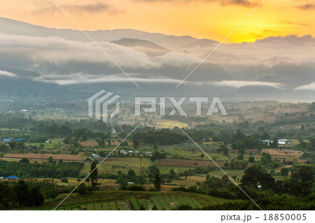 Beautiful sunrise over the valley of Pai 18850005