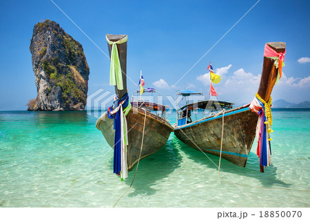 Longtail boat at the tropical beach of Poda Longtail boat at the tropical beach of Poda 18850070