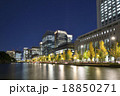 東京　丸の内の夜景 18850271
