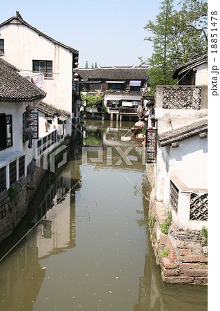 中国の観光名所 上海近郊の4大水郷古鎮「朱角家」の風景 中国の観光名所 上海近郊の4大水郷古鎮「朱角家」の風景 18851478