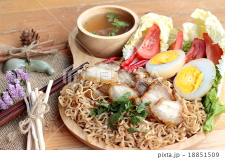 Instant noodles soup put crispy pork and egg Instant noodles soup put crispy pork and egg 18851509