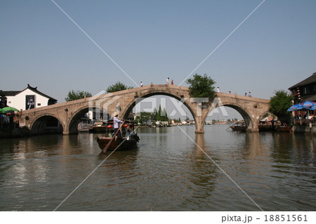 中国の観光名所 上海近郊の4大水郷古鎮「朱角家」の風景 中国の観光名所 上海近郊の4大水郷古鎮「朱角家」の風景 18851561