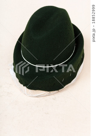 felt hood fixed on wooden hat-block for shaping felt hood fixed on wooden hat-block for shaping 18852999