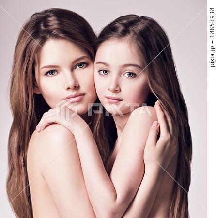 mom and littel naked daughter Beautiful naked mother and small daughter - Stock Photo ...