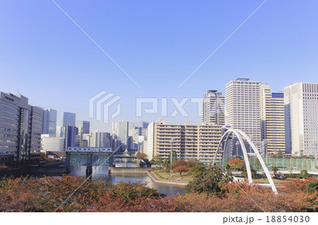 東京・天王洲の街並み 東品川海上公園より 東京・天王洲の街並み 東品川海上公園より 18854030