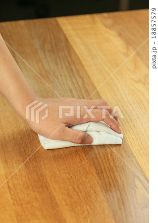 テーブルの手入れ テーブルの手入れ 18857579