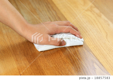 テーブルの手入れ テーブルの手入れ 18857583