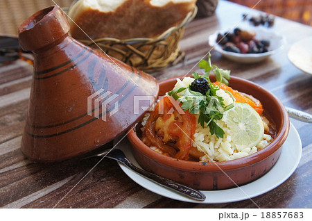 モロッコのタジン鍋料理　Moroccan Tajine  18857683