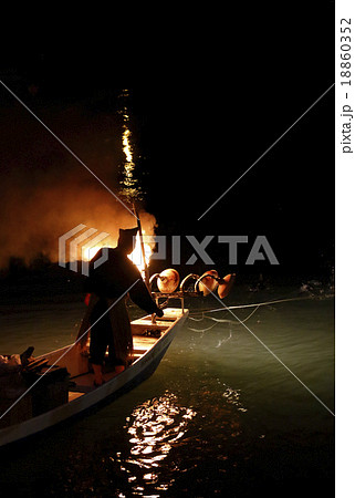 鵜飼の篝火 18860352