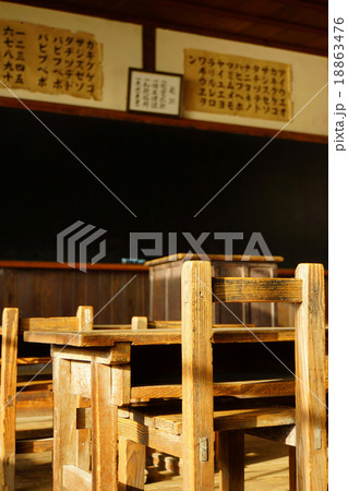 古い教室 18863476