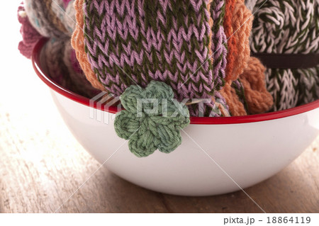 Close Up Knitting scarves 18864119