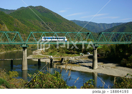 [高知県]予土線と沈下橋 18864193