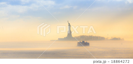 Staten Island Ferry and Statue of Liberty. 18864272