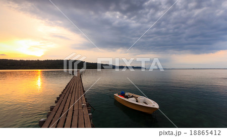 Sunset Bridge 18865412