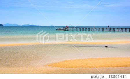 Port in Holiday 18865414