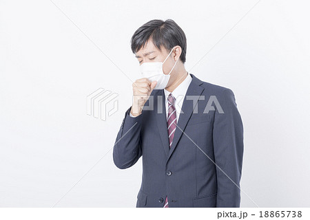 咳をするビジネスマン 18865738