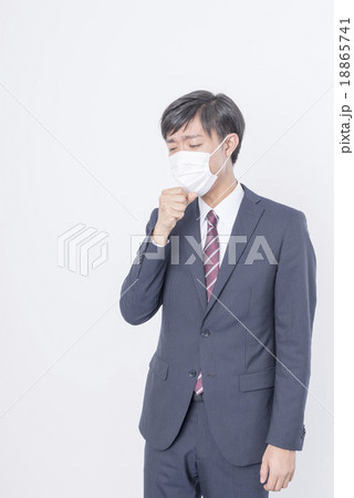 咳をするビジネスマン 18865741