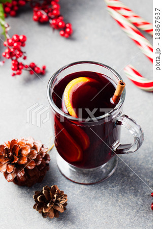 Mulled red wine with spices, orange slices Mulled red wine with spices, orange slices 18867637