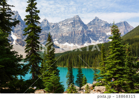 Moraine lake 18868315