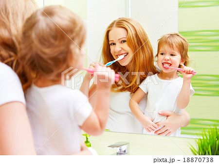 family mother and daughter child brushing teeth family mother and daughter child brushing teeth 18870738