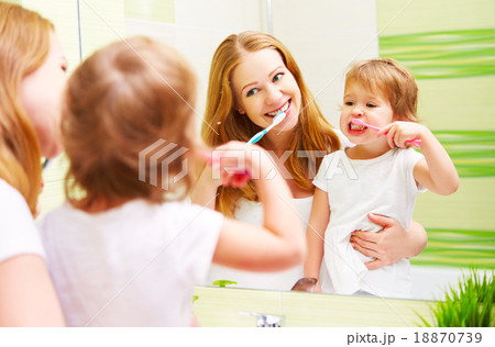 family mother and daughter child brushing teeth family mother and daughter child brushing teeth 18870739