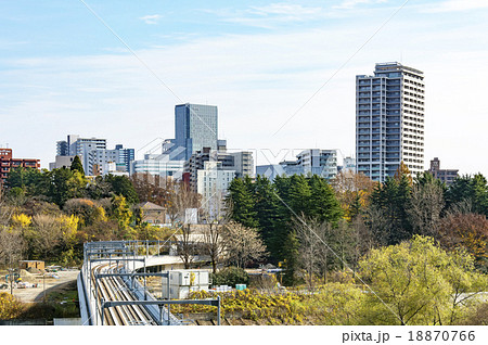 仙台市・仙台市地下鉄東西線新型車両と仙台市全景 18870766