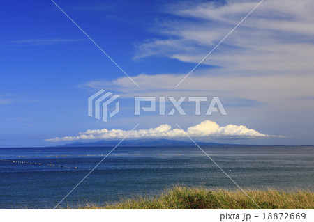 標津町より望む国後島 18872669
