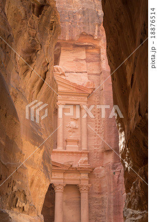 Al Khazneh or The Treasury at Petra, Jordan 18876514