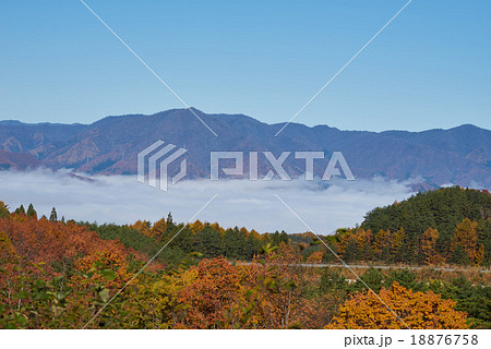 秋の風景、南会津の雲海（国道２８９号線、道の駅しもごう付近、中望遠撮影） 18876758