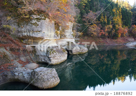 奇岩と紅葉、塔のへつり、南会津、福島 18876892