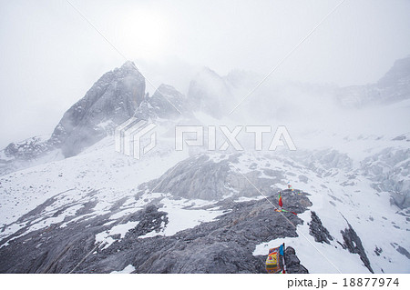 Jade Dragon Snow Mountain in very foggy. 18877974