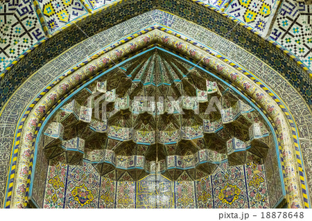 イラン　シーラーズのマスジェデ・ナスィーロル・モスクのミフラーブ 18878648