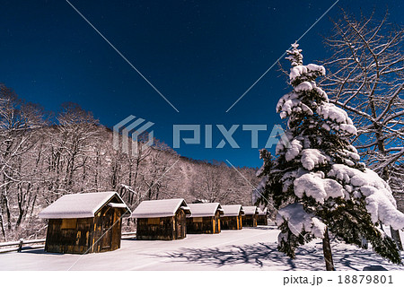 キャンプ場の冬 18879801