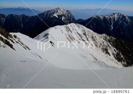 南アルプス・仙丈ヶ岳から小仙丈尾根と甲斐駒ヶ岳 18880761