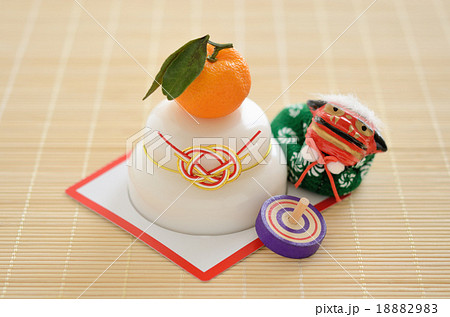 鏡餅と獅子おじゃみ 18882983