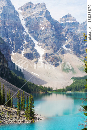 Moraine lake Moraine lake 18883870