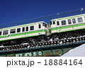 雪空の中を走る電車 18884164