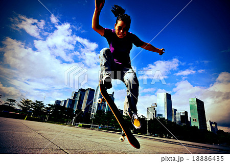 determined woman skateboarder skateboarding  18886435