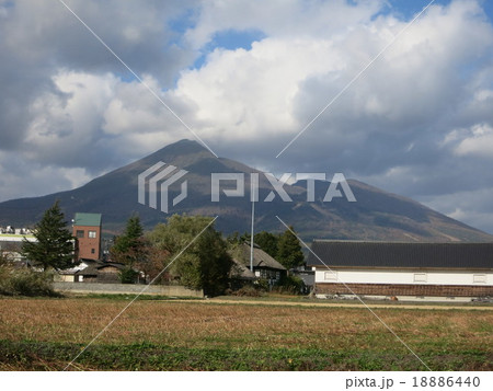 会津磐梯山と田園風景 会津磐梯山と田園風景 18886440
