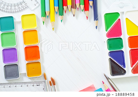 paint and brush 18889458