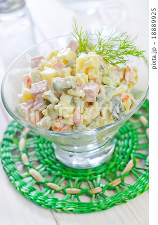 fresh salad 18889925