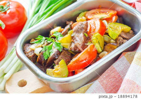 baked meat with vegetables 18894178