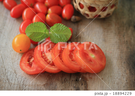 fresh tomatoes with mint leaves fresh tomatoes with mint leaves 18894229