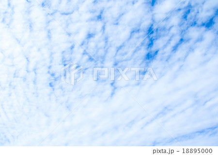 積雲 高積雲 空と雲の写真 秋の空 白い雲と青い空 背景素材 コピースペース 文字スペース 積雲 高積雲 空と雲の写真 秋の空 白い雲と青い空 背景素材 コピースペース 文字スペース 18895000