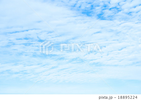 雲 高積雲 積雲 雲片 青い空 一般的な空と雲 白い雲 秋の空 背景用素材 クラウド 合成用背景 雲 高積雲 積雲 雲片 青い空 一般的な空と雲 白い雲 秋の空 背景用素材 クラウド 合成用背景 18895224