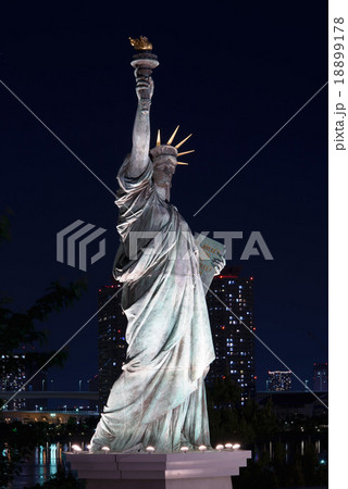 Close-up of Statue of Liberty Replica in Odaiba 18899178