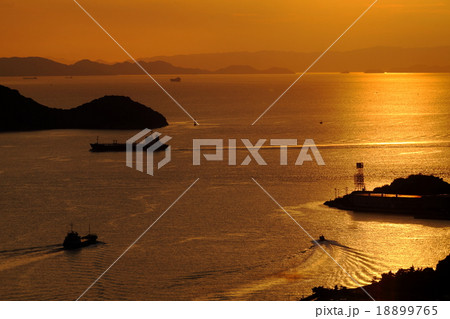 鷲羽山から見た瀬戸内海の夕景 鷲羽山から見た瀬戸内海の夕景 18899765