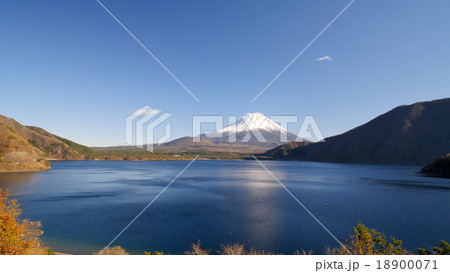 本栖湖からの富士山 18900071