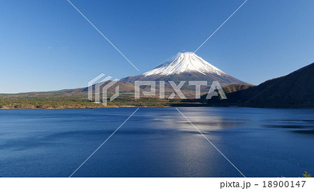 本栖湖からの富士山 18900147