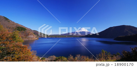 本栖湖からの富士山 18900170